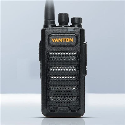 Přenosný vysokofrekvenční rádiový transceiver